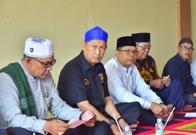 
 Disambut Hadrah dan Lantunan Sholawat, Wabup Inhil Silaturahmi dengan Masyarakat Kota Baru