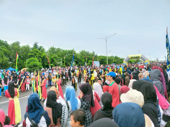 
 Ribuan Masyarakat Karimun Antusias Ikuti Fun Walk