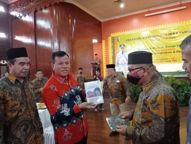 
 Bupati Kuansing Suhardiman Amby Lantik IKKS Jabodetabek, Bersinergilah Memajukan Daerah