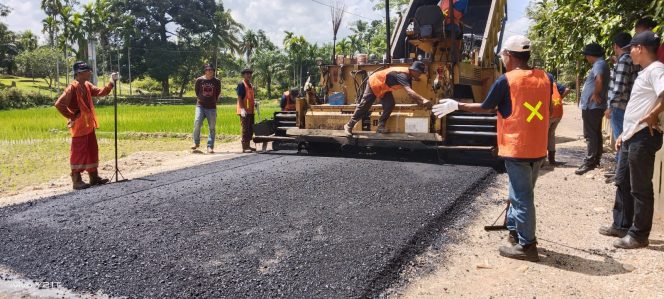 
 Pengaspalan Jalan Pulau Lancang Terealisasi, Masyarakat: Terimakasih Pak Plt Bupati Kuansing Suhardiman Amby
