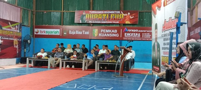 
 Bupati Kuansing Suhardiman laksanakan Audensi dengan Masyarakat dan Buka Turnamen Badminton 
