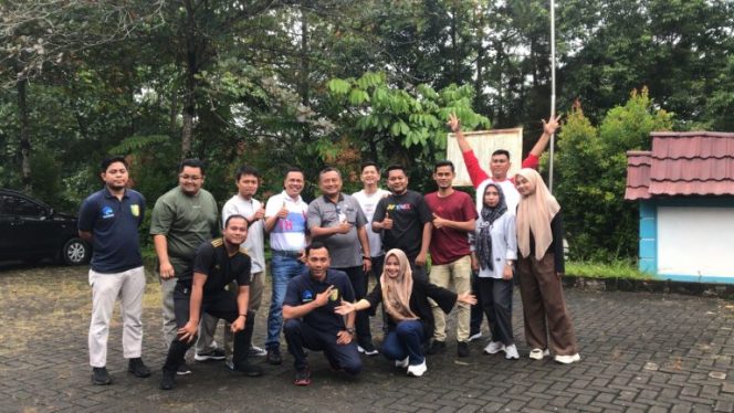 
 Hendra Roza Ajak Pegawai Diskominfos bergotong royong