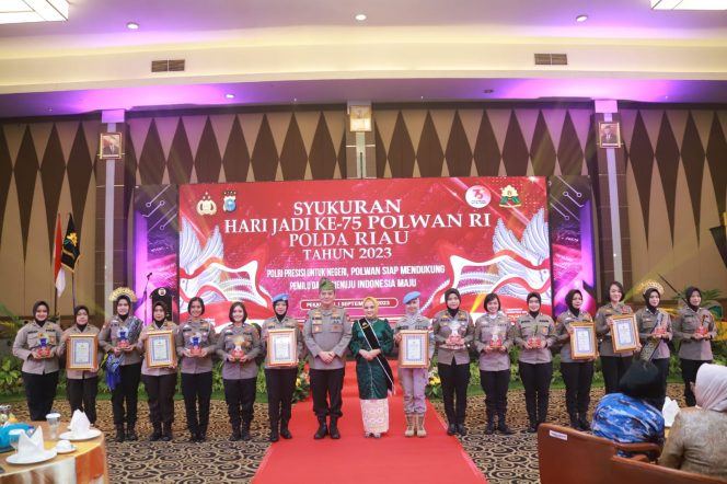
 Polwan Polda Riau Peringati Puncak HUT Ke_75 Polwan RI