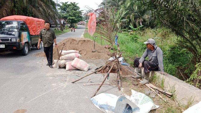
 Jalan Amblas Di Geringging, Bupati Gerak Cepat Turunkan PUPR