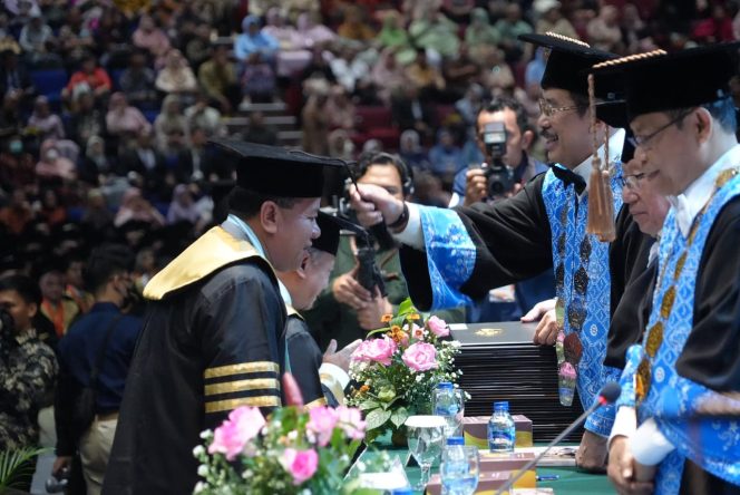 
 Wisuda Doktor Di Universitas Pasundan, Bupati Kuansing Suhardiman Di Dapuk Berikan Sambutan