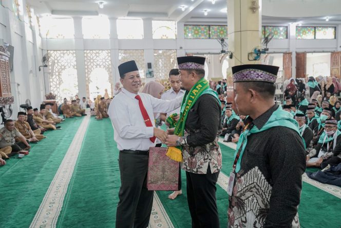 
 Bupati Suhardiman Lepas 285 Calon Jemaah Haji Kuantan Singingi