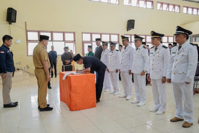 
 Disetujui Kemendagri, Bupati Kuansing Suhardiman Lantik 172 Pejabat