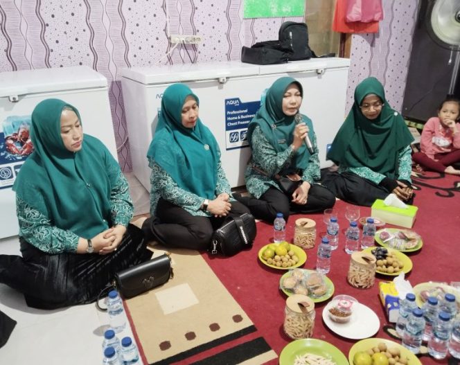 
 Ketua PKK Inhil Hj Katerina Kunjungi UMKM Amplang Udang Sungai Luar