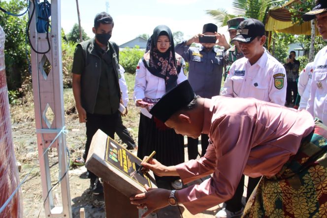 
 Pj Bupati Inhil Herman Resmikan Unit Air Bersih Bumdesa Air Bagi Desa Concong Tengah