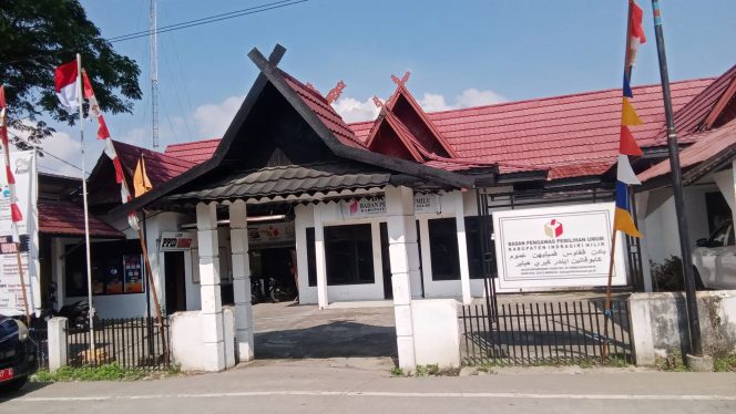 
 Bawaslu Inhil: Baleho Pj Bupati Bukan Merupakan Kampanye