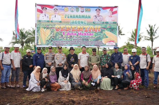 
 Bupati Inhil Bersama Kapolres Inhil dan PT THIP Laksanakan Penanaman Jagung Serentak I Juta Hektar