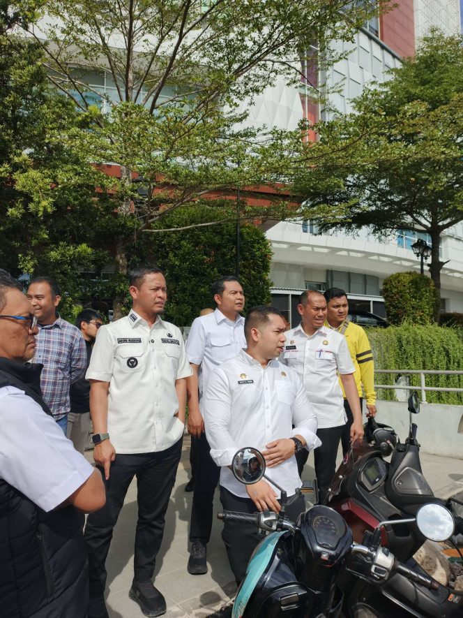 
 Di Tangan Agung, Parkir Bukan Lagi Beban: Roda UMKM Kembali Berputar