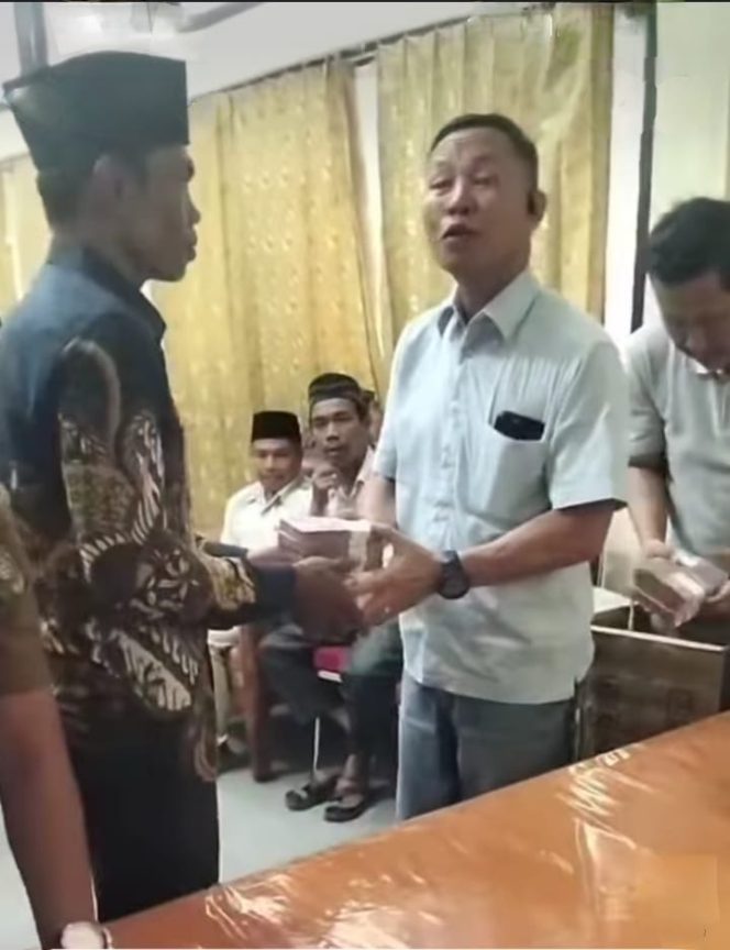 
 Terima 150 Juta Per Desa, Forum Ninik Mamak Singingi dan Singingi Hilir Terkesan Amankan PT. SIM