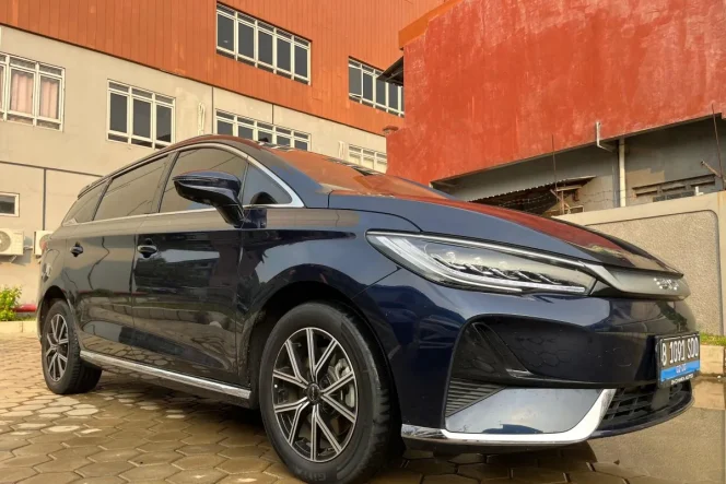 
 BYD M6. ANTARA/Chairul Rohman.