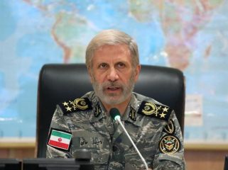 Foto: Panglima Angkatan Darat Iran Amir Hatami menghadiri pertemuan di Ruang Komando Perang Angkatan Darat Iran di lokasi yang dirahasiakan di Iran, dalam gambar selebaran yang diperoleh pada tanggal 23 Juni 2025. (via REUTERS/Iranian Army)