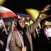 Iran mengatakan Whatsapp dan Telegram digunakan Israel untuk mengidentifikasi dan menargetkan individu. (AFP/ATTA KENARE)